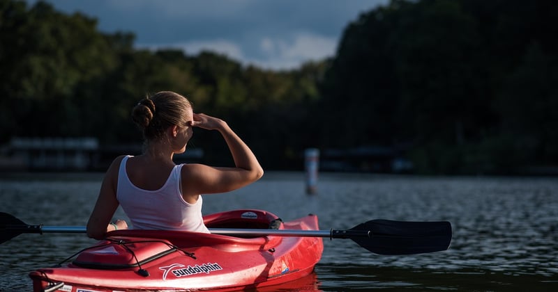Sortir en kayak sans risque : le guide complet pour organiser votre sortie en toute sécurité